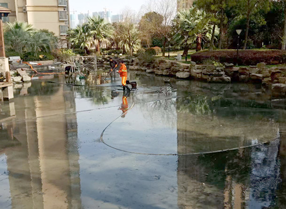 石碌镇景观池淤泥清理