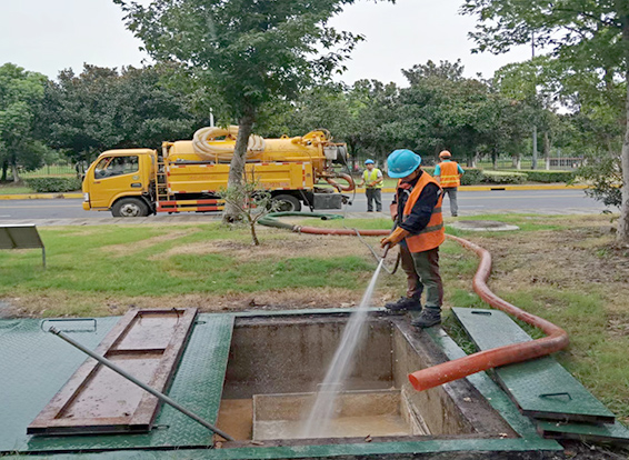 石碌镇化油池清理