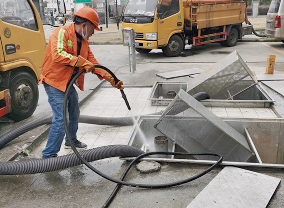 石碌镇隔油池清理